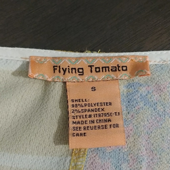 3/$20 🌸 Flying Tomato Floral Print cropped top Small Size - Picture 4 of 7